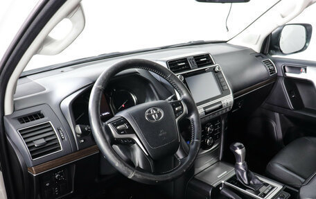 Toyota Land Cruiser Prado 150 рестайлинг 2, 2017 год, 4 999 000 рублей, 10 фотография