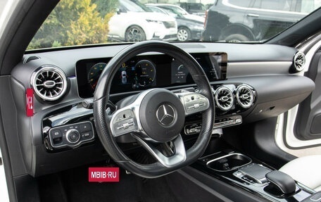 Mercedes-Benz A-Класс, 2018 год, 1 998 000 рублей, 19 фотография