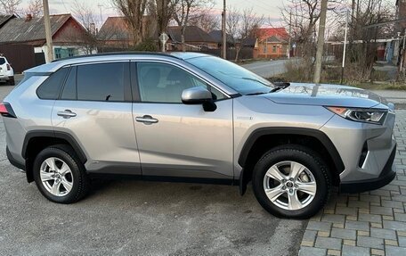 Toyota RAV4, 2019 год, 3 900 000 рублей, 5 фотография