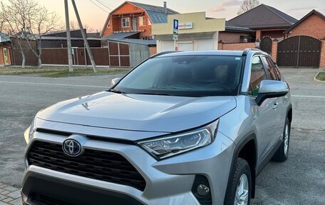 Toyota RAV4, 2019 год, 3 900 000 рублей, 3 фотография
