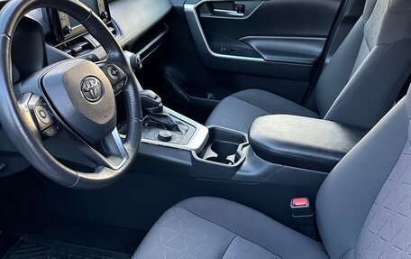 Toyota RAV4, 2019 год, 3 900 000 рублей, 14 фотография