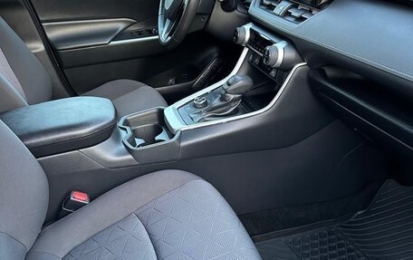 Toyota RAV4, 2019 год, 3 900 000 рублей, 13 фотография