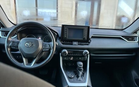 Toyota RAV4, 2019 год, 3 900 000 рублей, 17 фотография