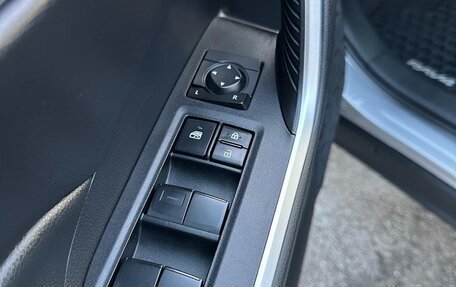Toyota RAV4, 2019 год, 3 900 000 рублей, 20 фотография