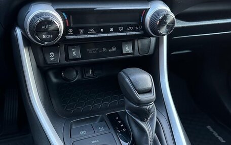 Toyota RAV4, 2019 год, 3 900 000 рублей, 19 фотография