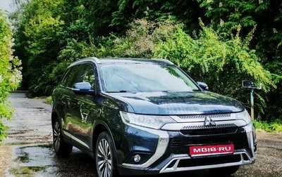 Mitsubishi Outlander III рестайлинг 3, 2019 год, 2 500 000 рублей, 1 фотография