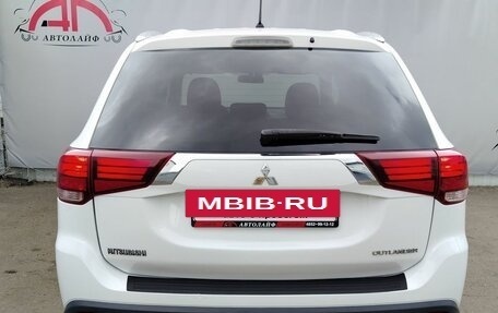 Mitsubishi Outlander III рестайлинг 3, 2015 год, 1 749 000 рублей, 8 фотография