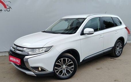 Mitsubishi Outlander III рестайлинг 3, 2015 год, 1 749 000 рублей, 2 фотография