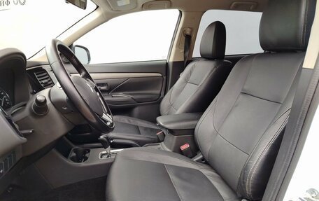 Mitsubishi Outlander III рестайлинг 3, 2015 год, 1 749 000 рублей, 10 фотография