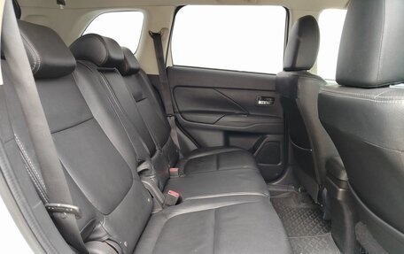 Mitsubishi Outlander III рестайлинг 3, 2015 год, 1 749 000 рублей, 13 фотография