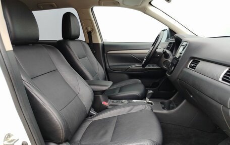 Mitsubishi Outlander III рестайлинг 3, 2015 год, 1 749 000 рублей, 14 фотография