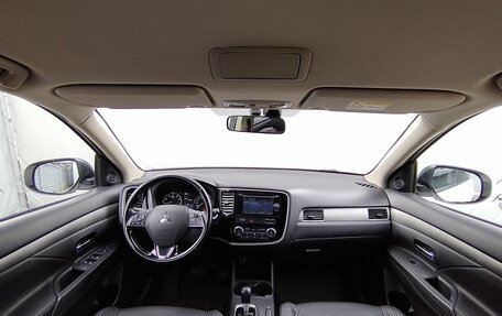 Mitsubishi Outlander III рестайлинг 3, 2015 год, 1 749 000 рублей, 15 фотография