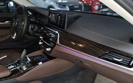 BMW 5 серия, 2022 год, 7 000 000 рублей, 13 фотография