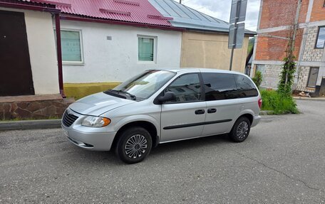 Chrysler Voyager IV, 2002 год, 630 000 рублей, 2 фотография