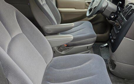 Chrysler Voyager IV, 2002 год, 630 000 рублей, 17 фотография