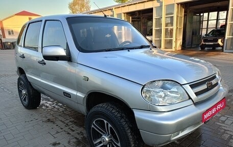 Chevrolet Niva I рестайлинг, 2004 год, 299 999 рублей, 2 фотография