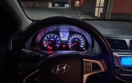 Hyundai Solaris II рестайлинг, 2013 год, 750 000 рублей, 12 фотография