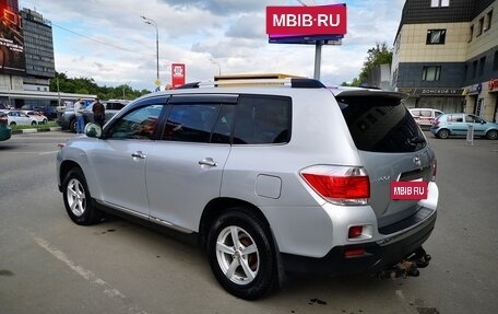 Toyota Highlander III, 2011 год, 1 700 000 рублей, 2 фотография