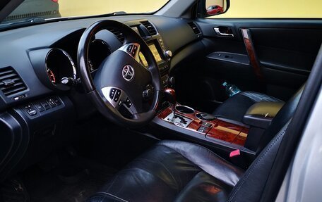 Toyota Highlander III, 2011 год, 1 700 000 рублей, 9 фотография