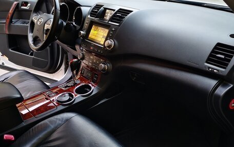 Toyota Highlander III, 2011 год, 1 700 000 рублей, 12 фотография