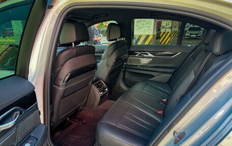 BMW 7 серия, 2018 год, 4 290 000 рублей, 12 фотография