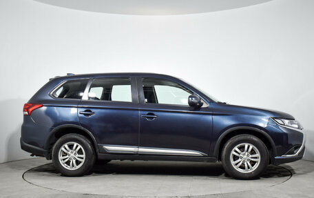Mitsubishi Outlander III рестайлинг 3, 2019 год, 2 000 000 рублей, 4 фотография