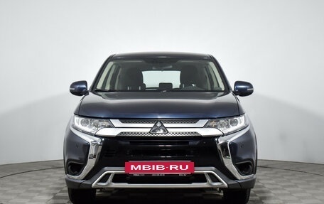 Mitsubishi Outlander III рестайлинг 3, 2019 год, 2 000 000 рублей, 2 фотография