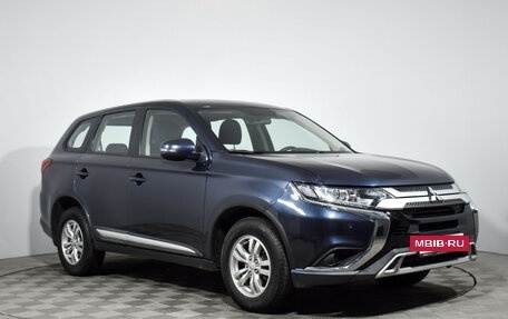 Mitsubishi Outlander III рестайлинг 3, 2019 год, 2 000 000 рублей, 3 фотография