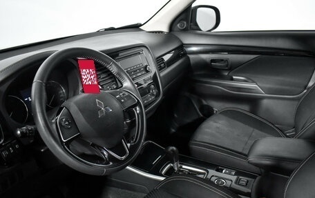 Mitsubishi Outlander III рестайлинг 3, 2019 год, 2 000 000 рублей, 10 фотография