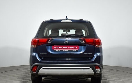 Mitsubishi Outlander III рестайлинг 3, 2019 год, 2 000 000 рублей, 7 фотография