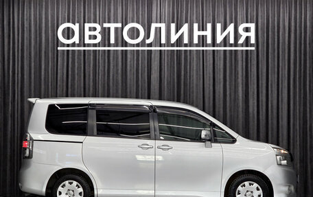 Toyota Voxy II, 2010 год, 1 370 000 рублей, 4 фотография