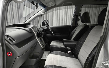 Toyota Voxy II, 2010 год, 1 370 000 рублей, 12 фотография