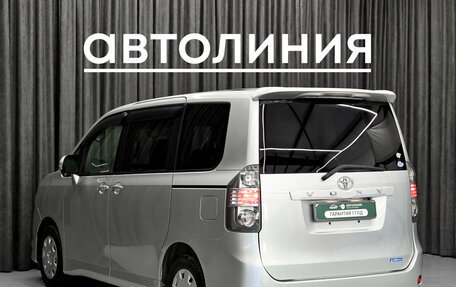 Toyota Voxy II, 2010 год, 1 370 000 рублей, 5 фотография