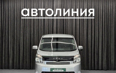 Toyota Voxy II, 2010 год, 1 370 000 рублей, 2 фотография