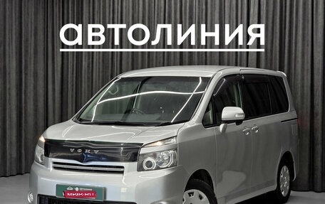 Toyota Voxy II, 2010 год, 1 370 000 рублей, 1 фотография