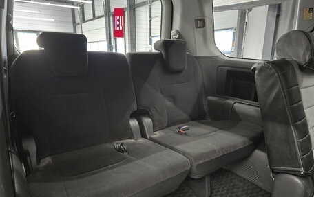 Toyota Voxy II, 2010 год, 1 370 000 рублей, 16 фотография