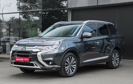 Mitsubishi Outlander III рестайлинг 3, 2019 год, 2 350 000 рублей, 1 фотография