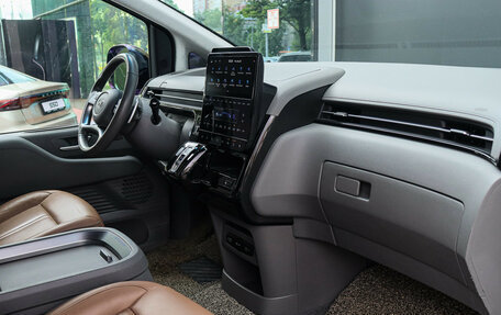 Hyundai Staria, 2021 год, 4 870 000 рублей, 10 фотография