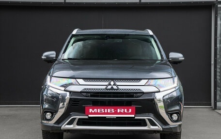 Mitsubishi Outlander III рестайлинг 3, 2019 год, 2 350 000 рублей, 2 фотография