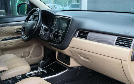 Mitsubishi Outlander III рестайлинг 3, 2019 год, 2 350 000 рублей, 8 фотография