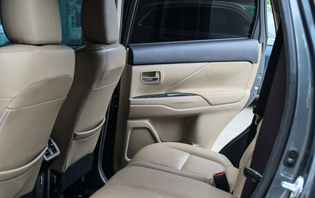 Mitsubishi Outlander III рестайлинг 3, 2019 год, 2 350 000 рублей, 9 фотография