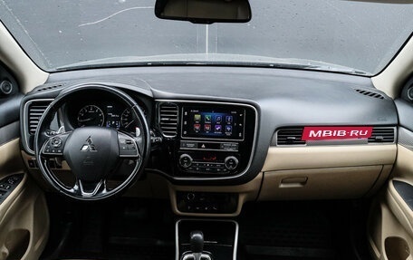 Mitsubishi Outlander III рестайлинг 3, 2019 год, 2 350 000 рублей, 10 фотография