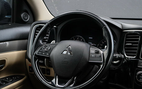 Mitsubishi Outlander III рестайлинг 3, 2019 год, 2 350 000 рублей, 12 фотография