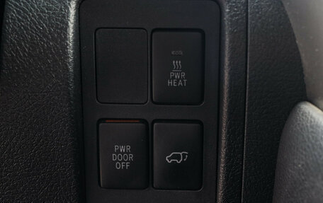 Toyota Land Cruiser 200, 2012 год, 3 000 000 рублей, 24 фотография