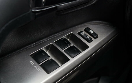 Toyota Land Cruiser 200, 2012 год, 3 000 000 рублей, 28 фотография