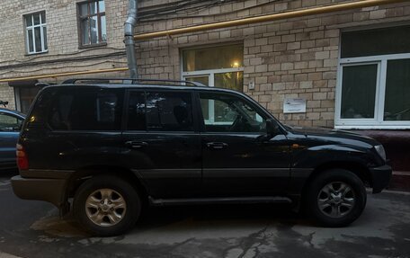 Toyota Land Cruiser 100 рестайлинг 2, 2002 год, 1 550 000 рублей, 2 фотография