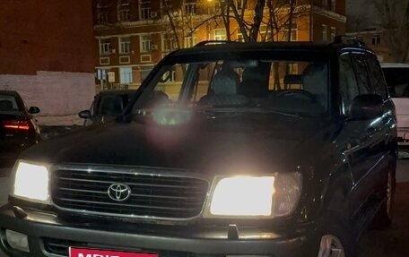 Toyota Land Cruiser 100 рестайлинг 2, 2002 год, 1 550 000 рублей, 1 фотография