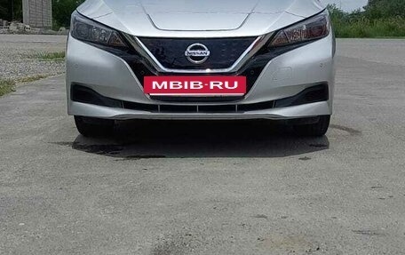 Nissan Leaf II, 2018 год, 1 400 000 рублей, 2 фотография