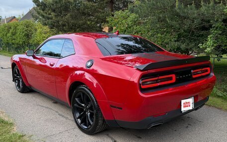 Dodge Challenger III рестайлинг 2, 2016 год, 3 300 000 рублей, 5 фотография