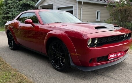 Dodge Challenger III рестайлинг 2, 2016 год, 3 300 000 рублей, 3 фотография